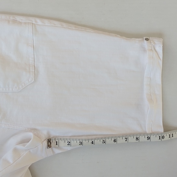 Gloria Vanderbilt Slimming Mia Belted Cuff Bermuda Shorts 8 White Pockets - Picture 10 of 16